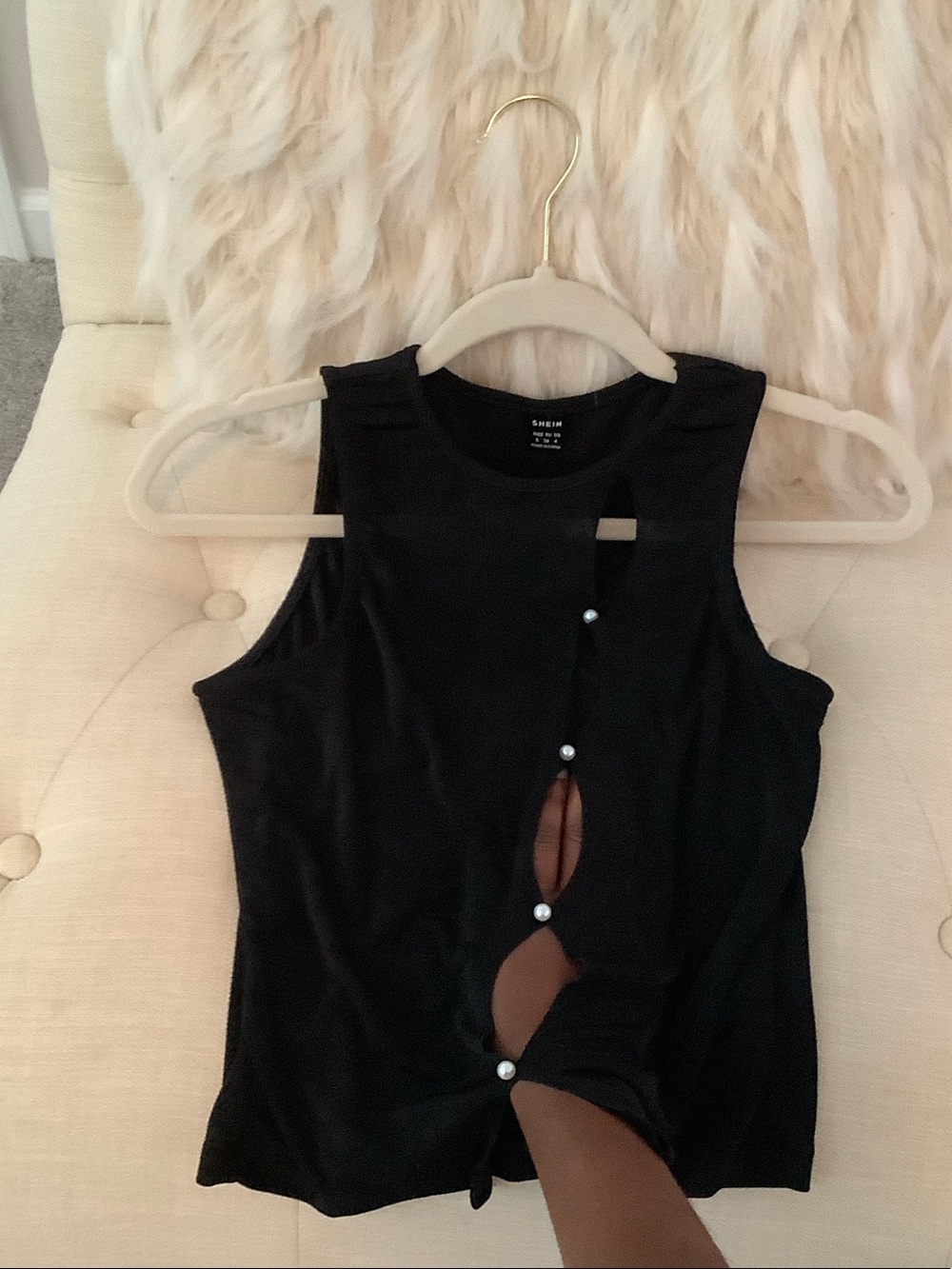 SHEIN Black Sleeveless Pearl-Button Cutout Tank